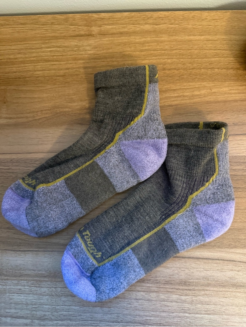 Darn tough ankle cut hike socks sz M